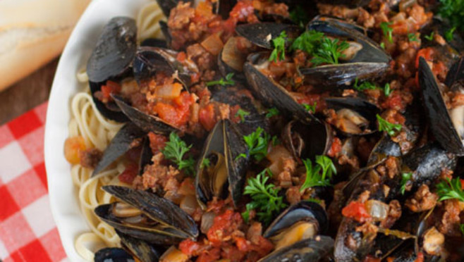Linguine with Mussels and Chorizo | WorldofPastabilities.com