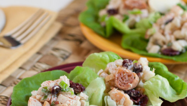 Pasta with Tuna, Apple, and Dried Cranberries | A wonderful lunch or snack any time of the year! Crunchy & healthy, it'll be your new family favorite! | WorldofPastabilities.com
